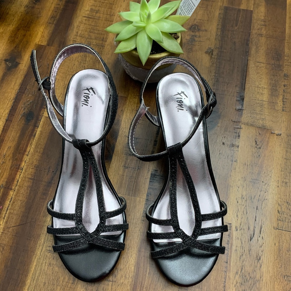 Fioni Open Toe Low Heels Sandals Size 7